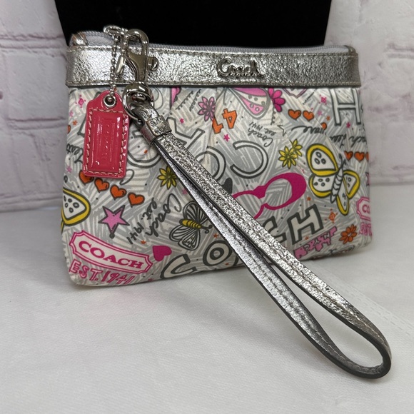 Coach Poppy Butterfly Graffiti Satan Wristlet Hangtag Silver Metallic LeatherEUC - Picture 11 of 16